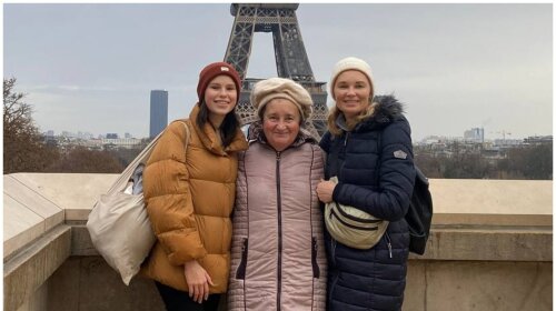 В компанії мами і дочки Василини: Таран показала фото з найріднішими дівчатами на фоні Ейфелевої вежі