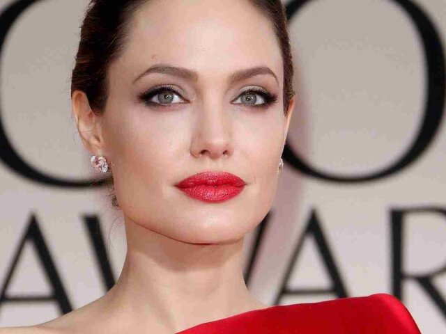 new-hollywood-Angelina-Jolie-red-lips-hot-sexy-Photos-