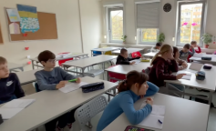 Діти в школі. Фото: youtube.com