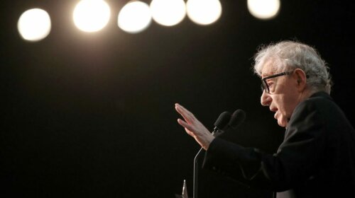 «Между нами царило вожделение»: 84-летний Вуди Аллен рассказал о романе с приемной дочерью – это за гранью понимания