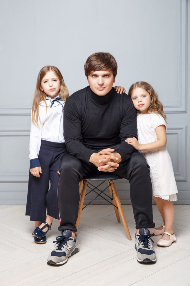Анатолій Анатоліч взяв участь у фотосесії з родиною
