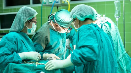 Уникальная операция во Львове: женщине удалили гигантскую опухоль весом 30 кг