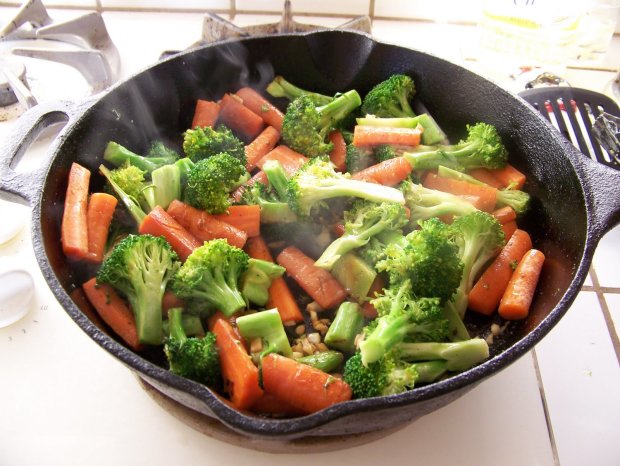Известный диетолог объяснила, как готовить продукты, чтобы сохранить в них максимальное количество витаминов