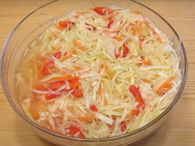 Вкусно и легко: как быстро приготовить маринованную капусту