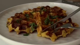 Творожные вафли с грибами и сыром