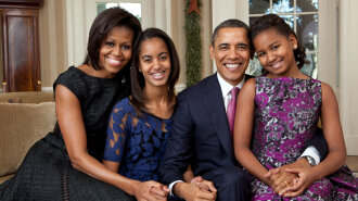 Barack_Obama_family_portrait_2011