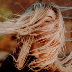 Дівчина, волосся