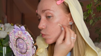 Догляд за обличчям, кадр з відео