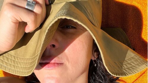 Опухшее лицо и морщины под глазами: Джамала опубликовала фото без макияжа в первый день отдыха с детьми