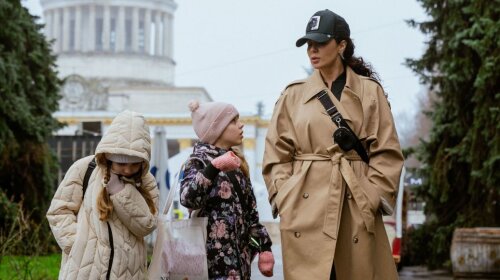 Настю Каменских "застукали" c детьми во время прогулки в Киеве: подробности