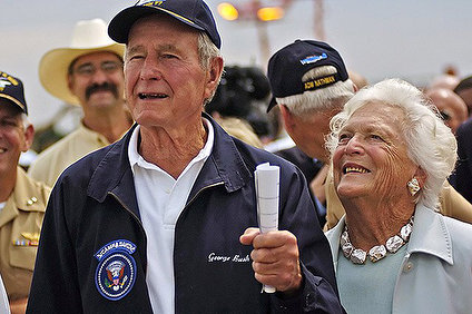 Умерла Барбара Буш: история любви Барбары и Джорджа Буша