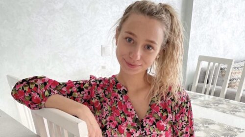 Молода дружина Віктора Павлика в грайливому міні засвітила не тільки ніжки: "Як ви знаєте..."