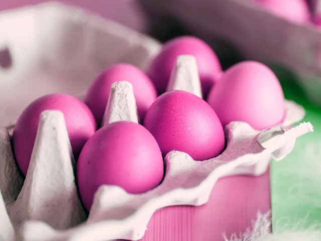 Рожеві крашанки, кадр з відео