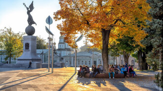Осінній Харків вражає: багряні вулиці, жовті парки, різнокольорові види з висоти пташиного польоту