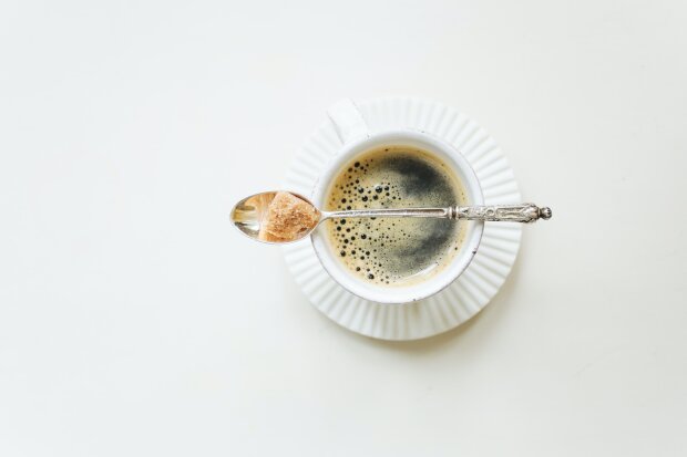 Вчені рекомендують вживати каву з цукром