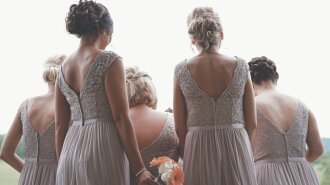 Мать жениха пришла на свадьбу сына в подвенечном платье (ФОТО)