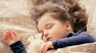 Скільки повинна спати дитина в різному віці: відповідь доктора Комаровського