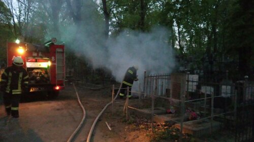В Киеве горело Байковое кладбище - подозревают поджог