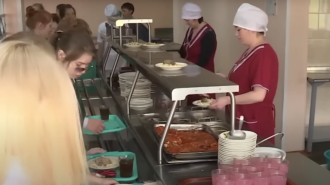 Школа, діти, їдальня