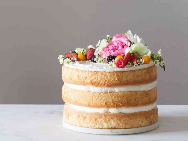 Nicw-Simple-wedding-cakes-without-fondant