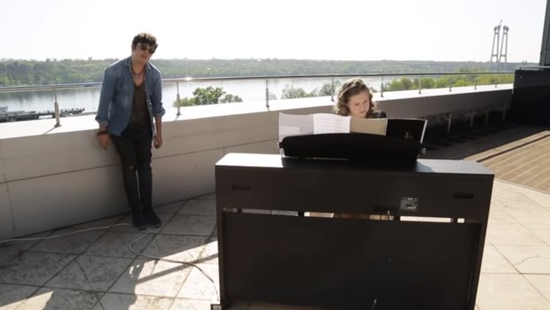 Кадр из видео с Pianoбой и Зориной Бирюковой