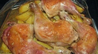 Курячі гомілки з картоплею: відмінний рецепт для сімейного вечері на карантині