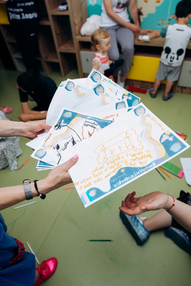 Неля Шовкопляс та Наталя Островська намалювали мрії з дітьми, які борються за здорове майбутнє