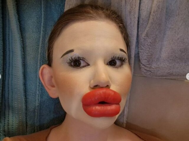 Дівчина з найбільшими у світі губами приголомшила виглядом без макіяжу (ФОТО)
