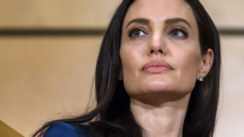 Анджелина Джоли в откровенном образе 90-х годов. Редкие кадры