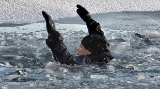Как выжить, если вы провалились под лед: пошаговая инструкция от врача
