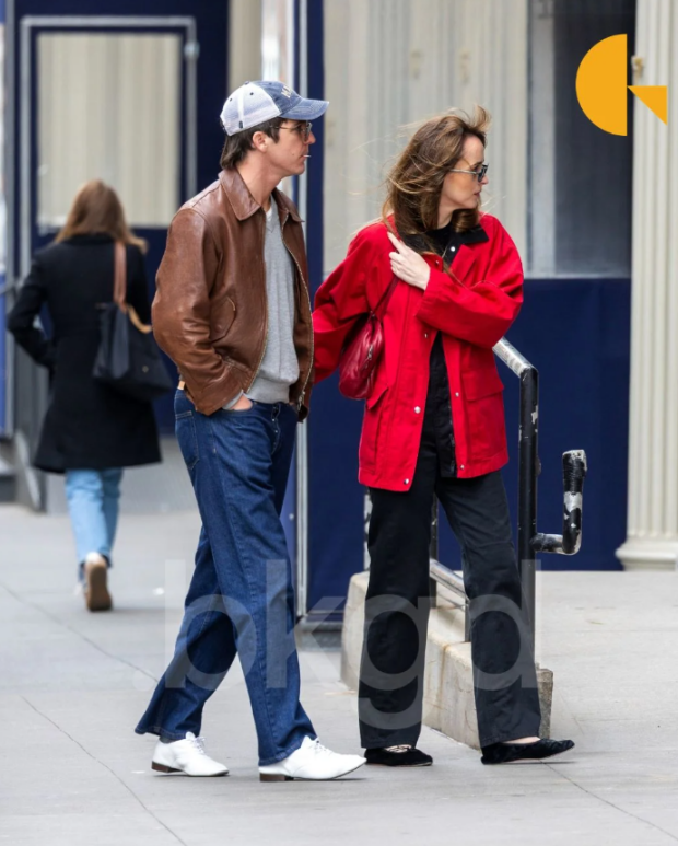 Модная женская куртка на весну