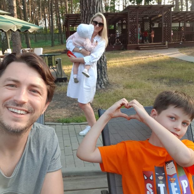 Сергій Притула з дружиною, сином та донькою