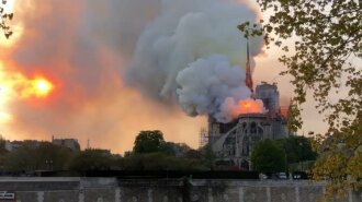Пожар в соборе Нотр-Дам-де-Пари