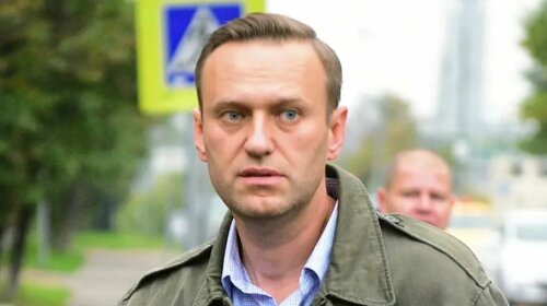 «Він у комі, в важкому стані»: Олексій Навальний терміново госпіталізований в Омську - політику стало погано в літаку