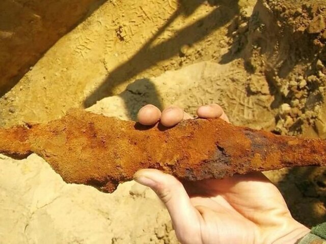 Найден 2000-летний римский кинжал