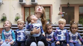 Українка народила п'ятеро дітей, а через півроку чоловік її кинув: як вона живе зараз (ФОТО)