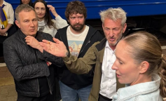 Юра Горбунов та Шон Пенн на вокзалі. фото із соцмереж