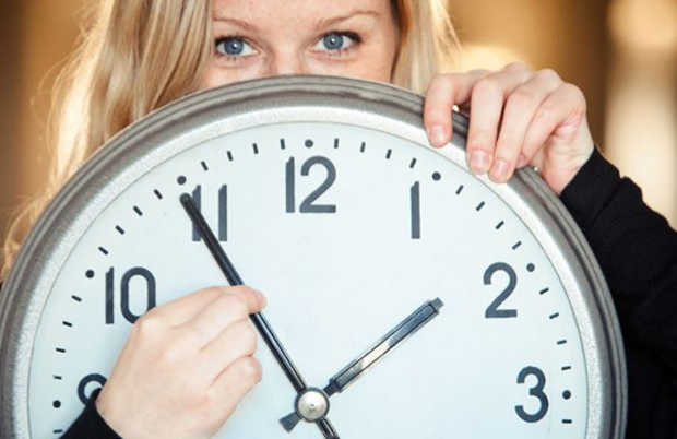 Перевод часов, изображения из свободных источников