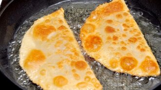Сочные и хрустящие чебуреки на минеральной воде: таких вкусных ты еще не пробовала