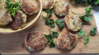 Вкуснее мяса: рецепт нежнейших грибных котлет в панировочных сухарях