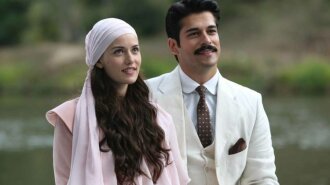 "Маленький красавчик и сердцеед": турецкая пара Бурак Озчивит и Фахрие Эвджен показали единственного сына