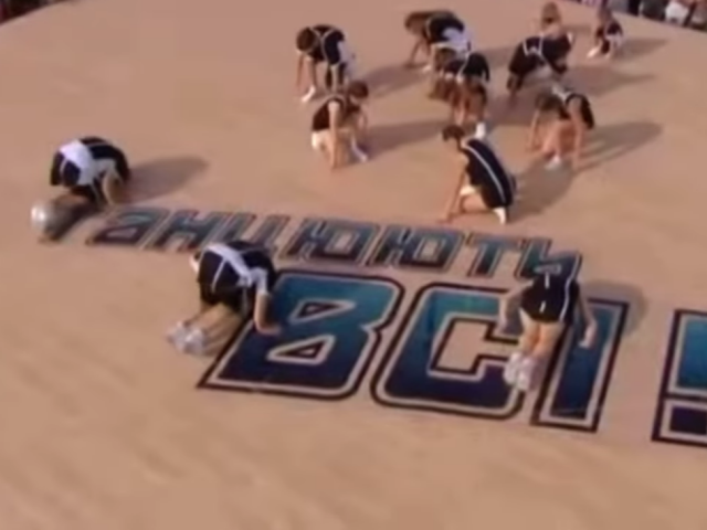 Танцюють всі