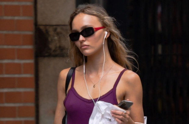 Проводные наушники, фото из соцсетей