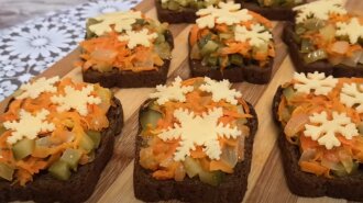 Новогодняя закуска: вкусные хрустящие бутерброды, которые станут настоящим украшением праздничного стола