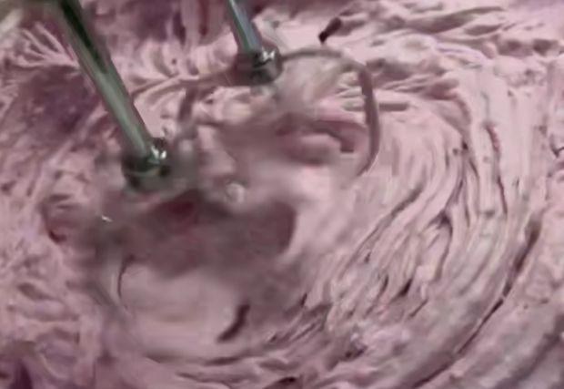 Тірамісу з брусниці та з мандаринами, кадр з відео