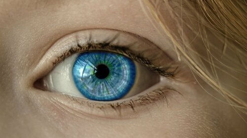 Британский ученый рассказал о способе определения рака легких по глазам