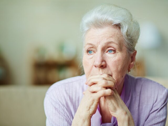 Как распознать деменцию заранее: ученые назвали 5 ранних признаков, на которые не обращают внимания