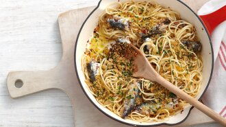 spaghetti-with-chilli-sardines-and-garlic-breadcrumbs-93824-1