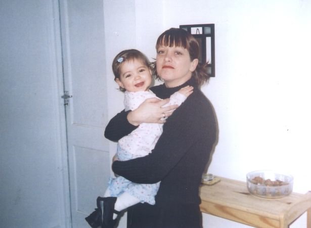 Трирічна Ясмін зі своєю матір'ю/ Фото Mirror