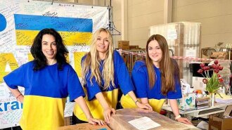 В сине-желтых футболках с на фоне флага Украины: Вера Брежнева создала новую ВИА Гру в Варшаве